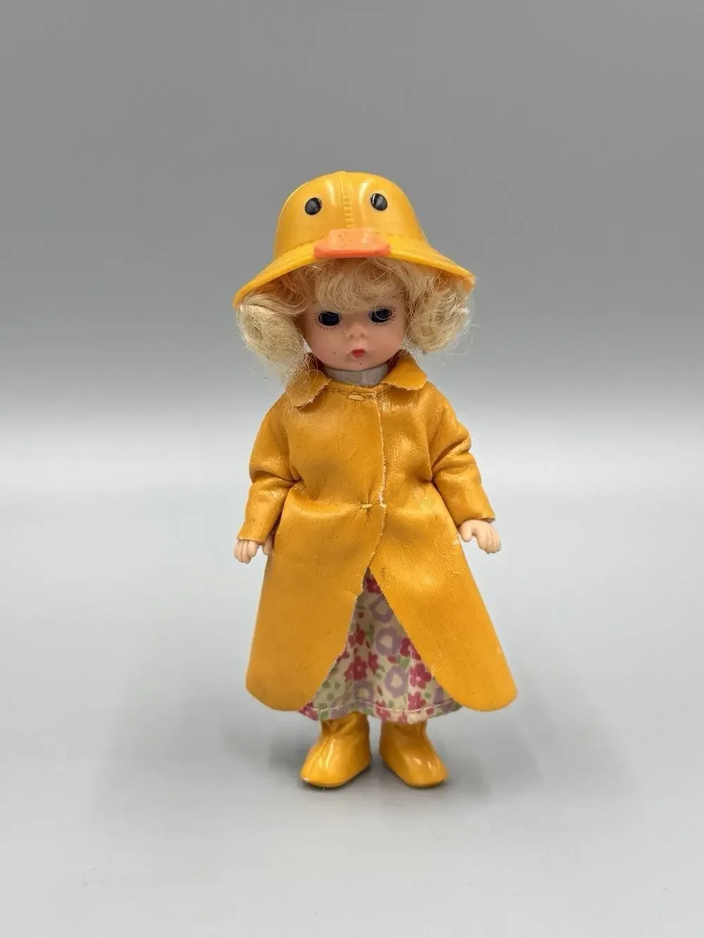 Vintage2003 Madame Alexander Mcdonald's Mini Doll Yellow Raincoat Duck Hat